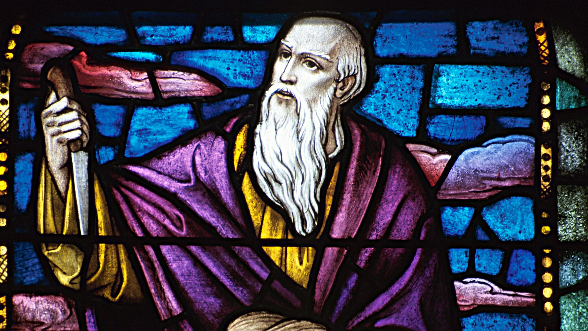 Historia Abrahama przedstawiona na kolorowym witrażu z postacią proroka.
